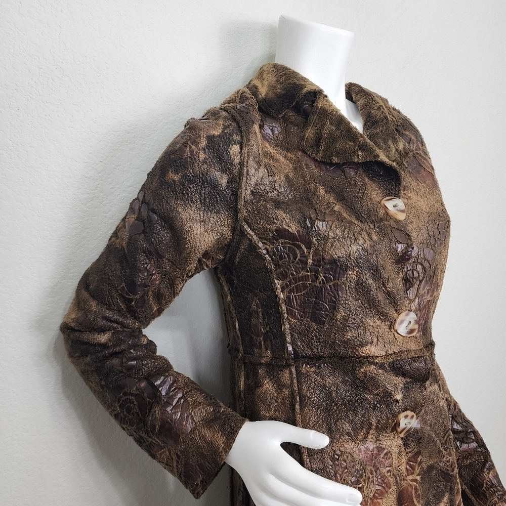 True Grit Mobwife Faux Fur Rose Embossed Coat Size M - Picture 6 of 14